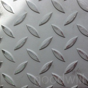 Лист нержавеющий рифленый Чечевица AISI 304 х/к 3х1000х2000 в Краснодаре